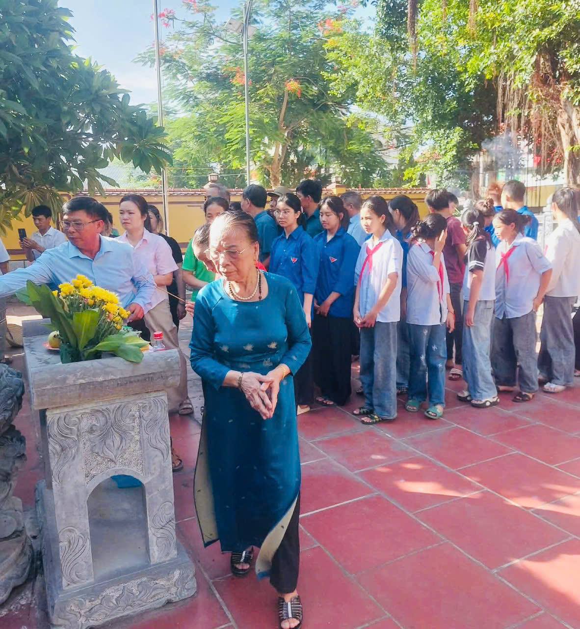 Anh-tin-bai